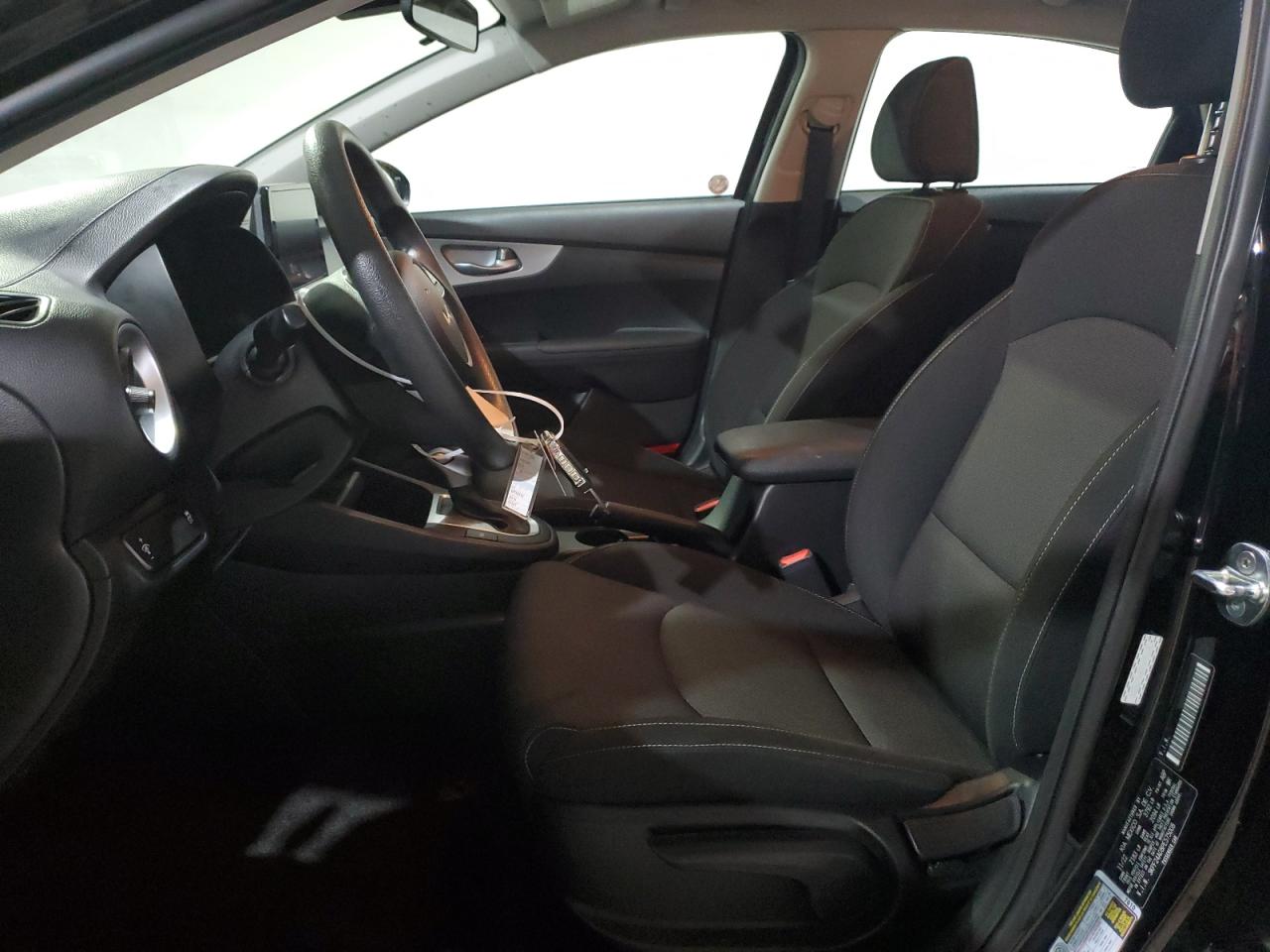 3KPF24AD8PE575008 2023 Kia Forte Lx