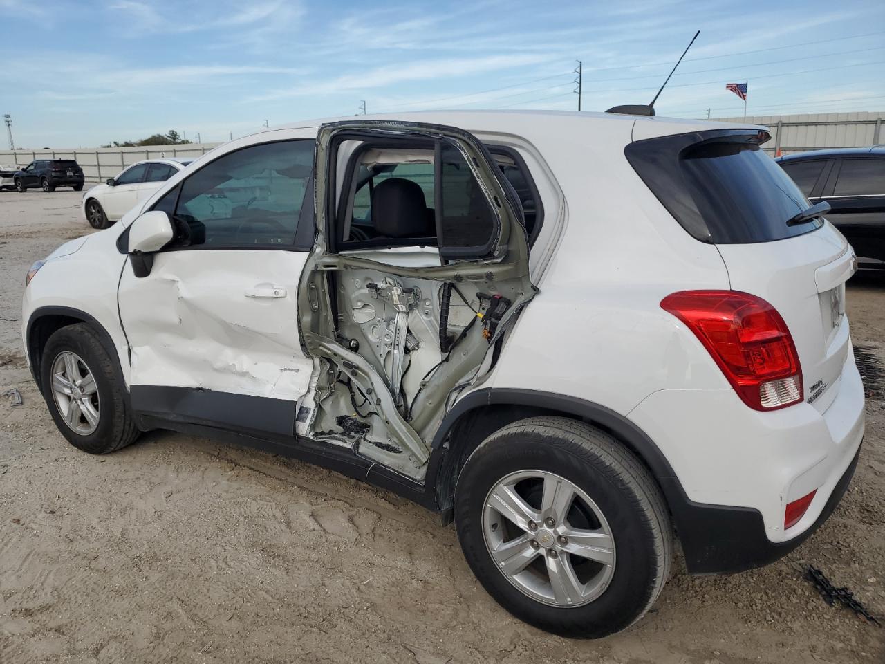 KL7CJKSMXNB527753 CHEVROLET TRAX 2022