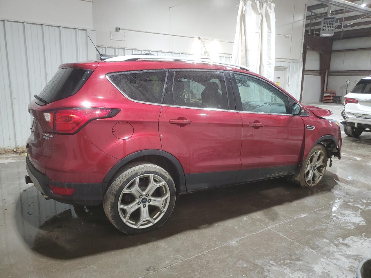 1FMCU9J96KUA31425 FORD ESCAPE 2019