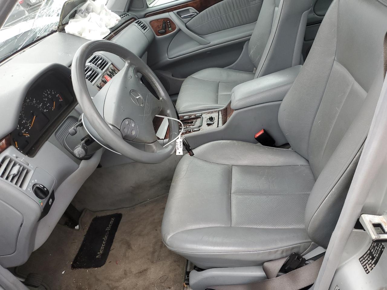 WDBJF65J61B302307 2001 Mercedes-Benz E 320