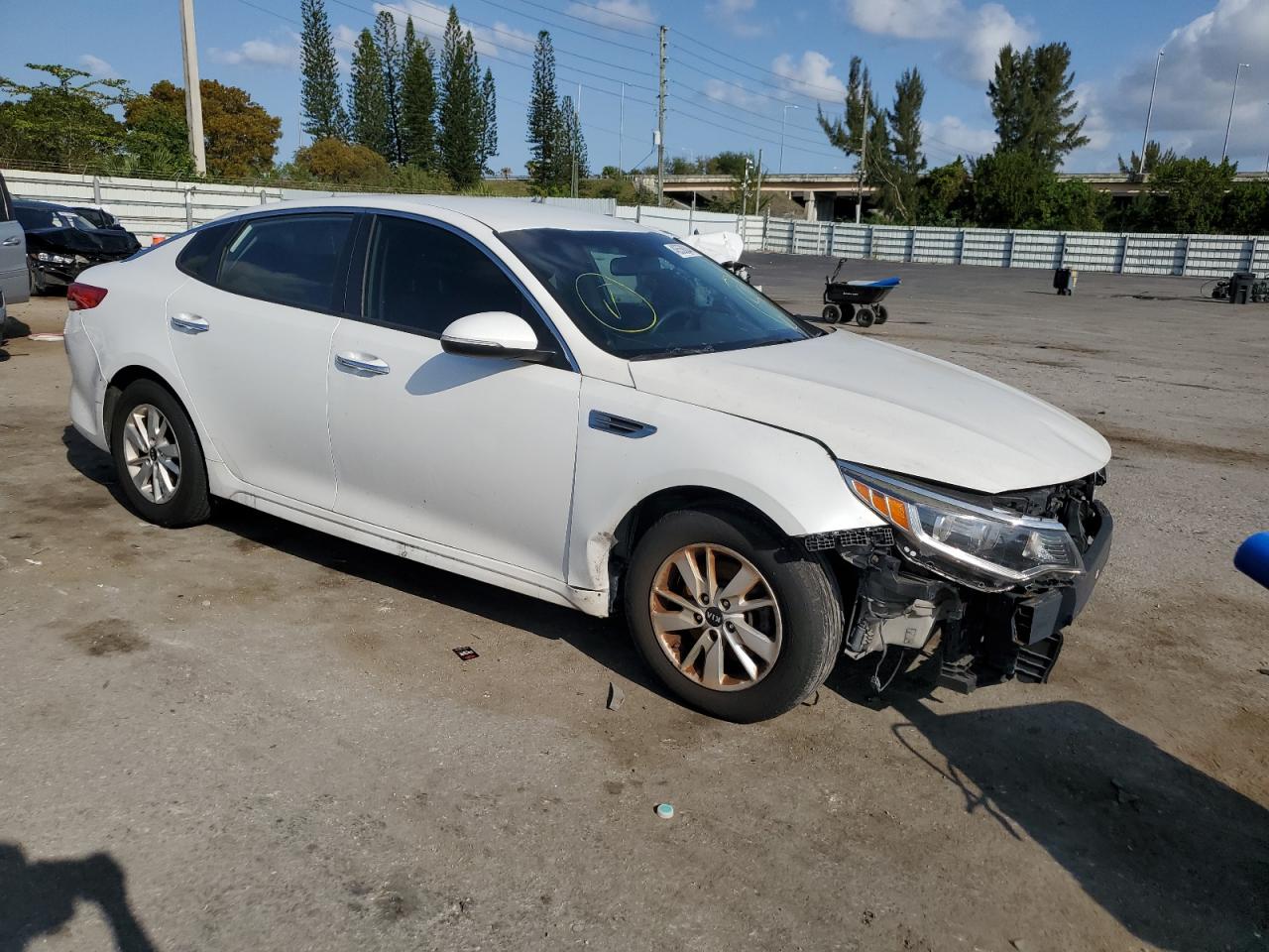 2017 Kia Optima Lx vin: 5XXGT4L39HG153778