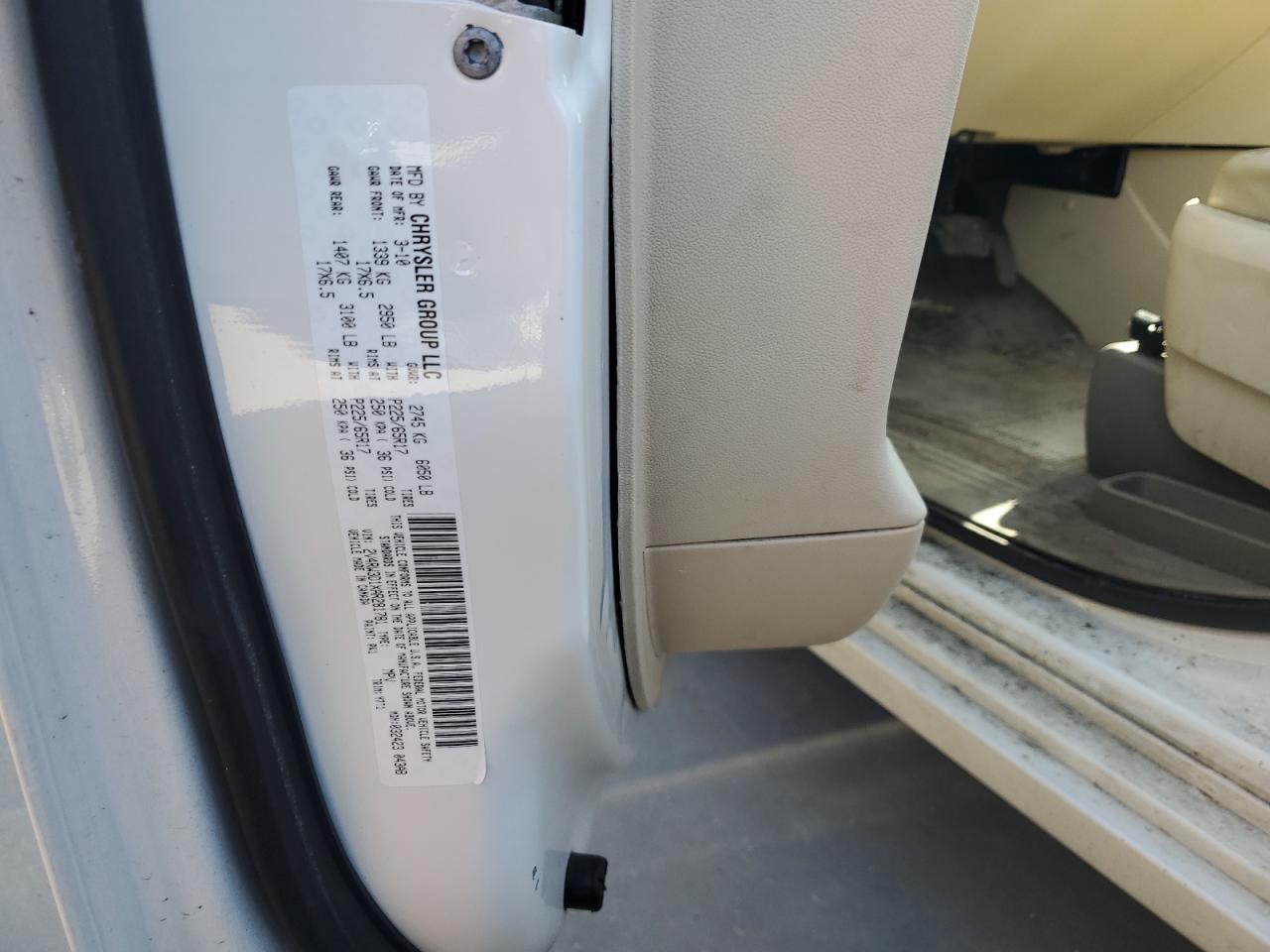 2V4RW3D1XAR281781 2010 Volkswagen Routan Se