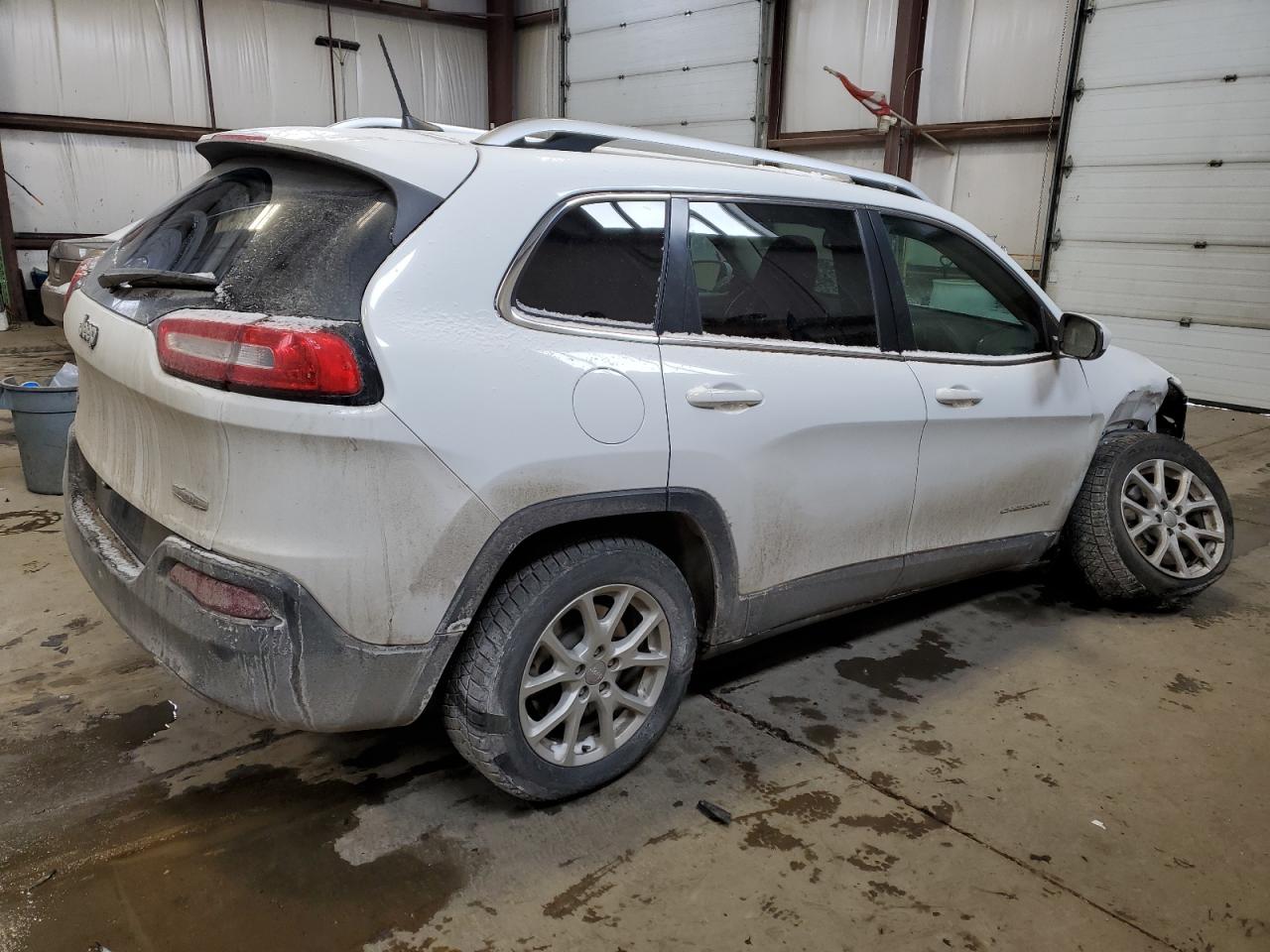 1C4PJMCB8GW100807 2016 Jeep Cherokee Latitude