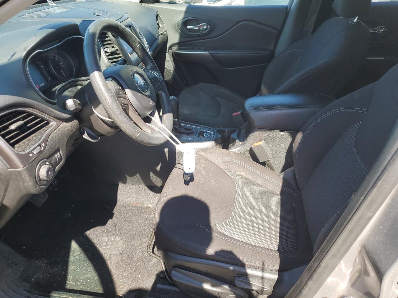 1C4PJLCB2KD344712 2019 Jeep Cherokee Latitude