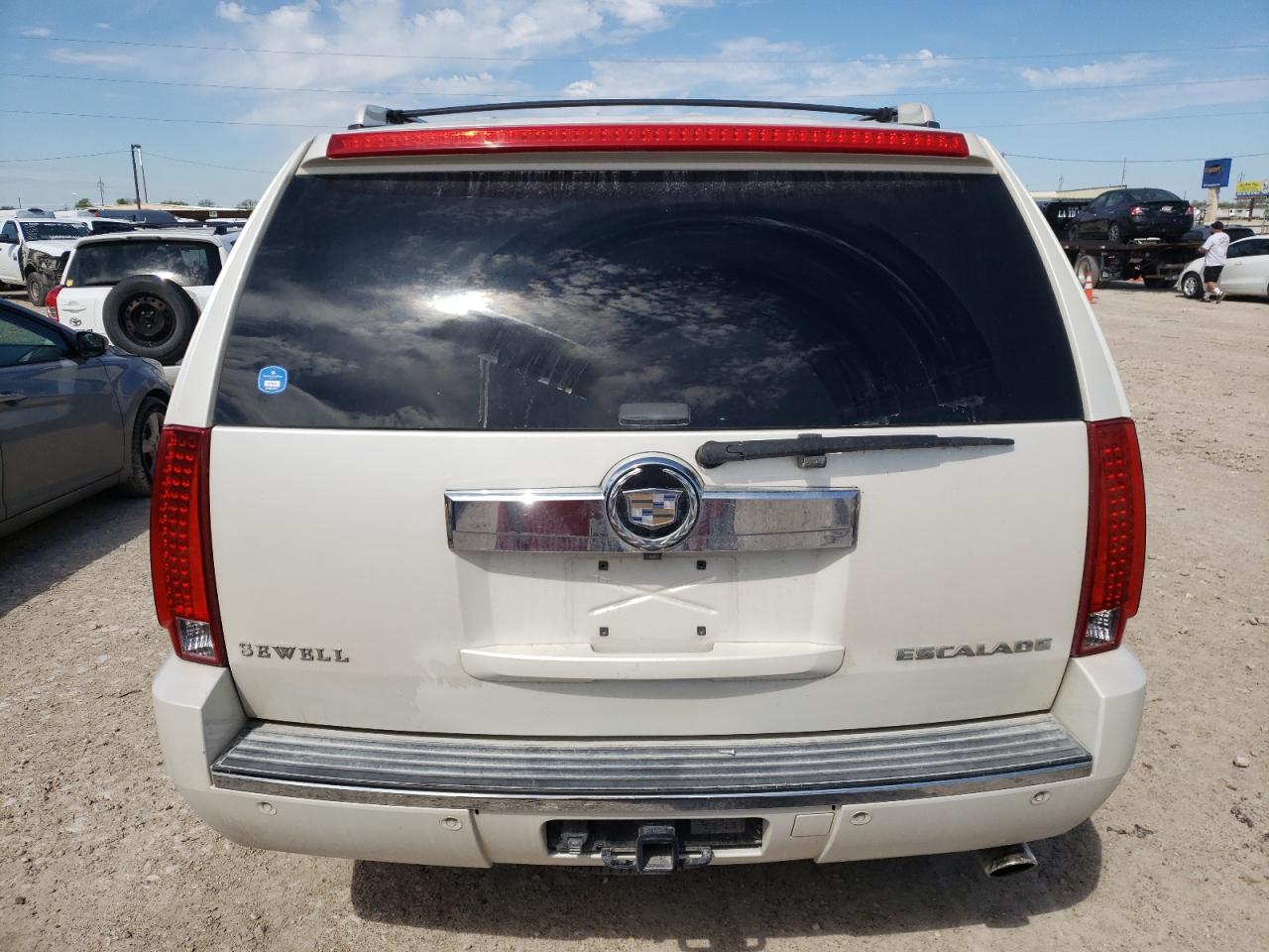 1GYEC638X8R228445 2008 Cadillac Escalade Luxury