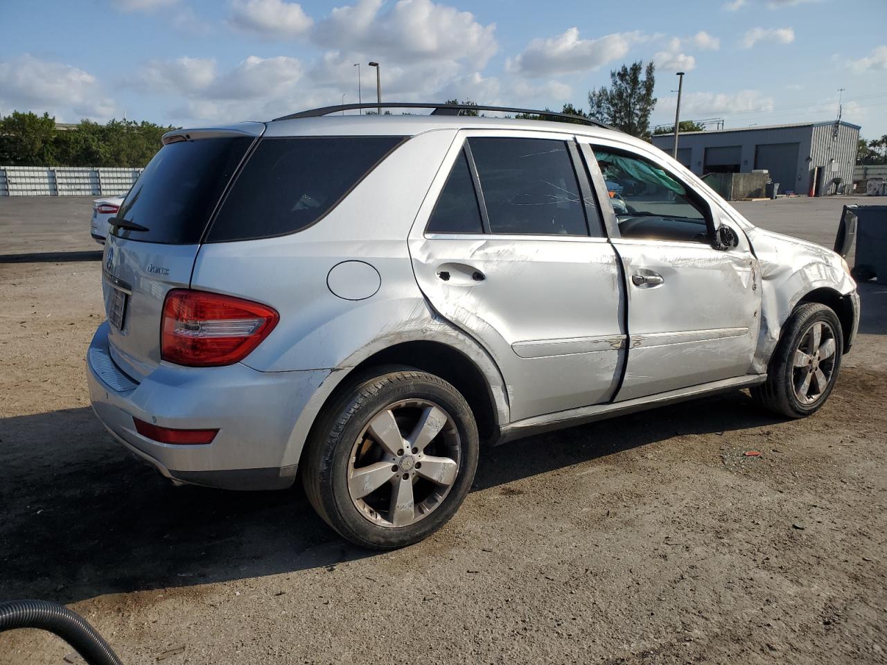 4JGBB8GB2AA562773 2010 Mercedes-Benz Ml 350 4Matic