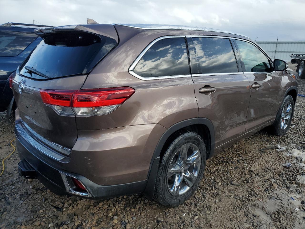 5TDDZRFH0KS942493 TOYOTA HIGHLANDER 2019