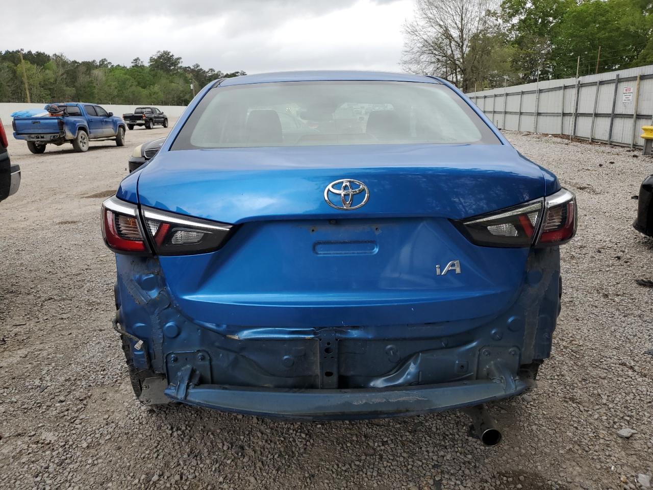3MYDLBYV4JY330821 TOYOTA YARIS 2018