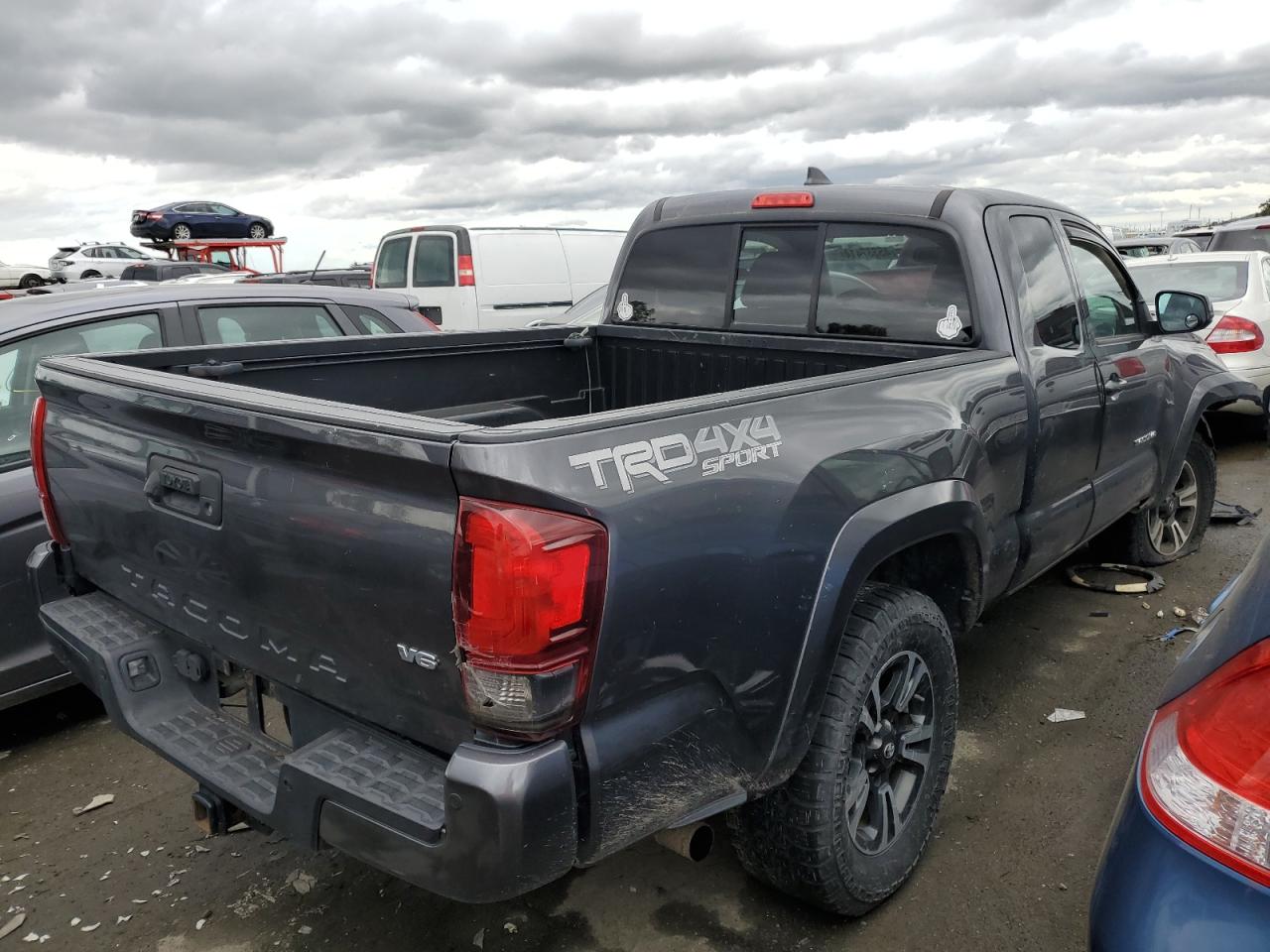 5TFSZ5AN2JX140078 TOYOTA TACOMA 2018