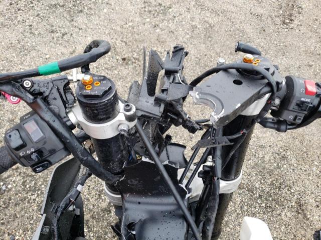 2019 YAMAHA YZFR6 JYARJ28E2KA004155