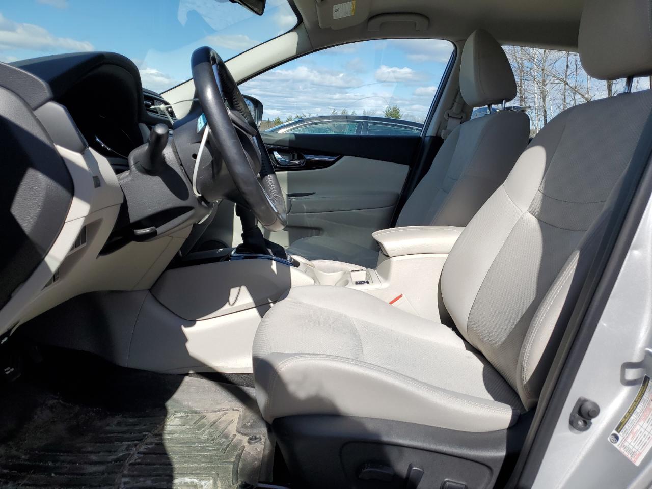 JN1BJ1CR2JW200238 NISSAN ROGUE 2018
