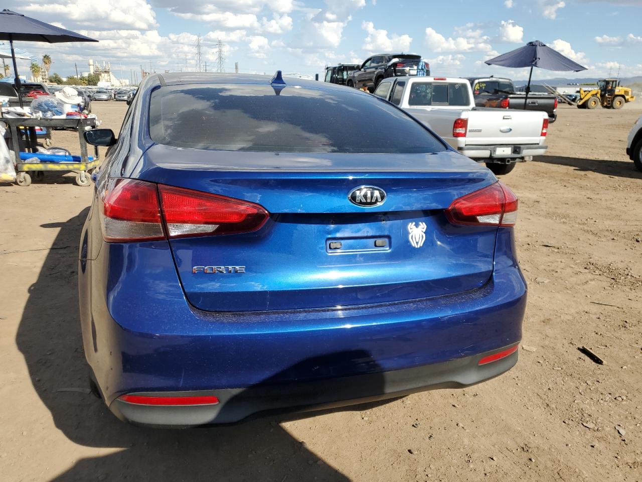 3KPFK4A73JE252261 2018 Kia Forte Lx