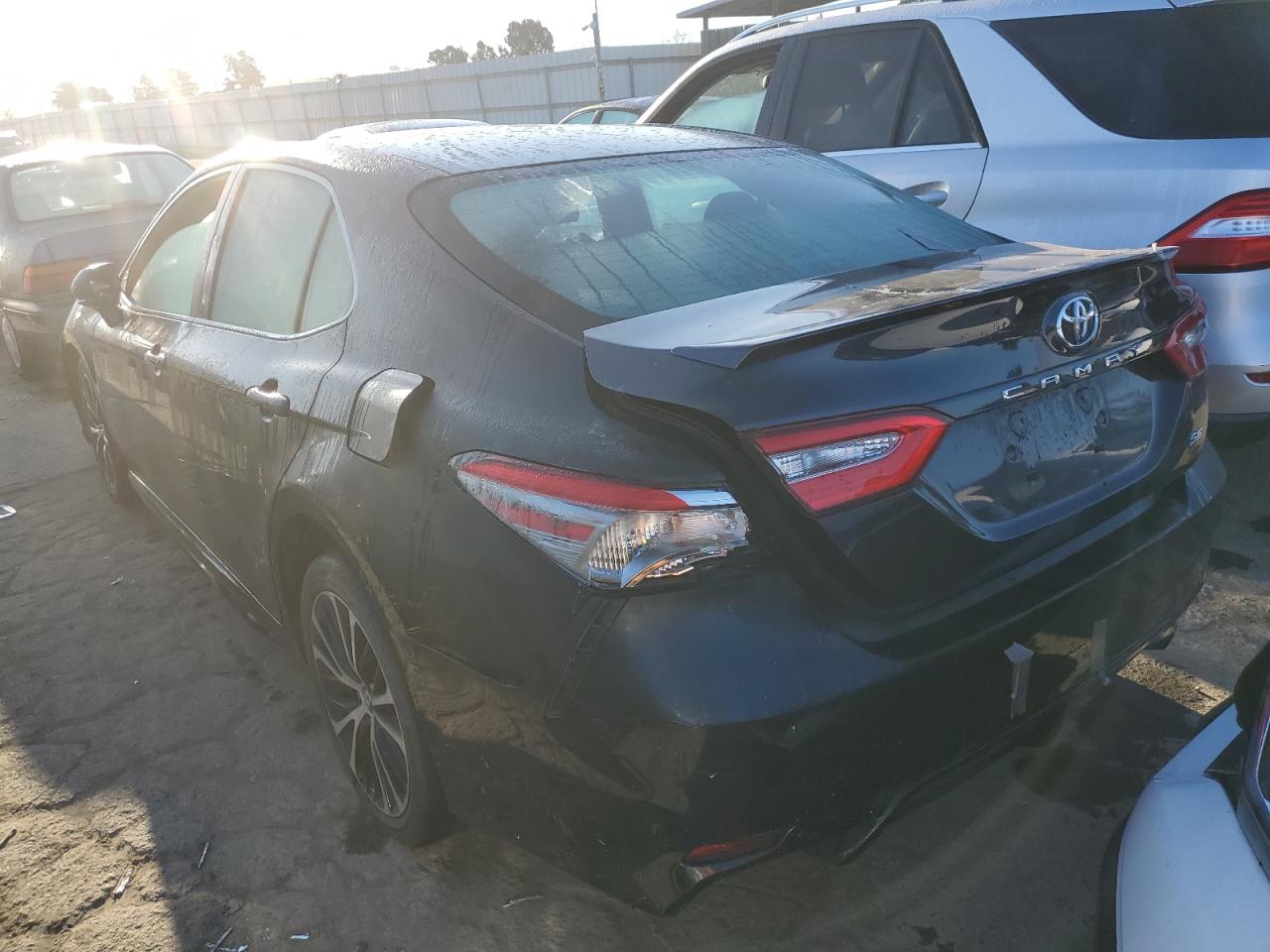 2018 Toyota Camry L vin: 4T1B11HK9JU653515