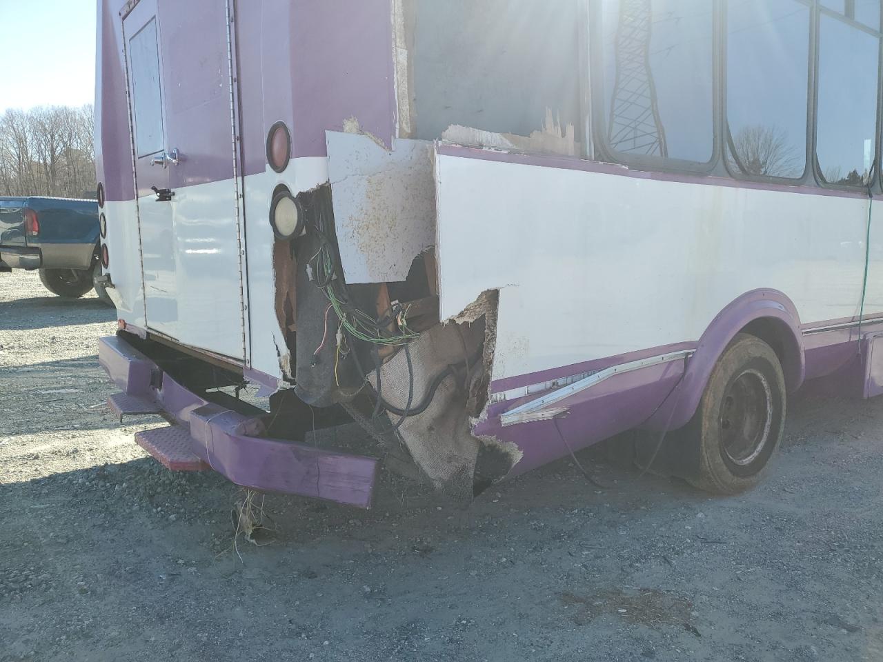 1FDXE45F12HA35506 2002 Ford Econoline E450 Super Duty Cutaway Van