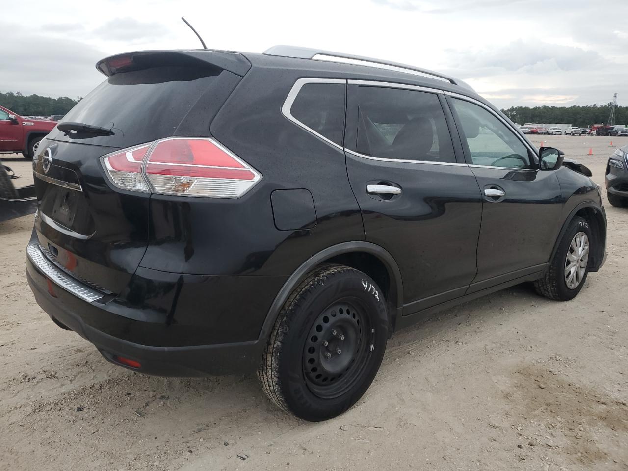 2016 Nissan Rogue S vin: KNMAT2MT2GP670176