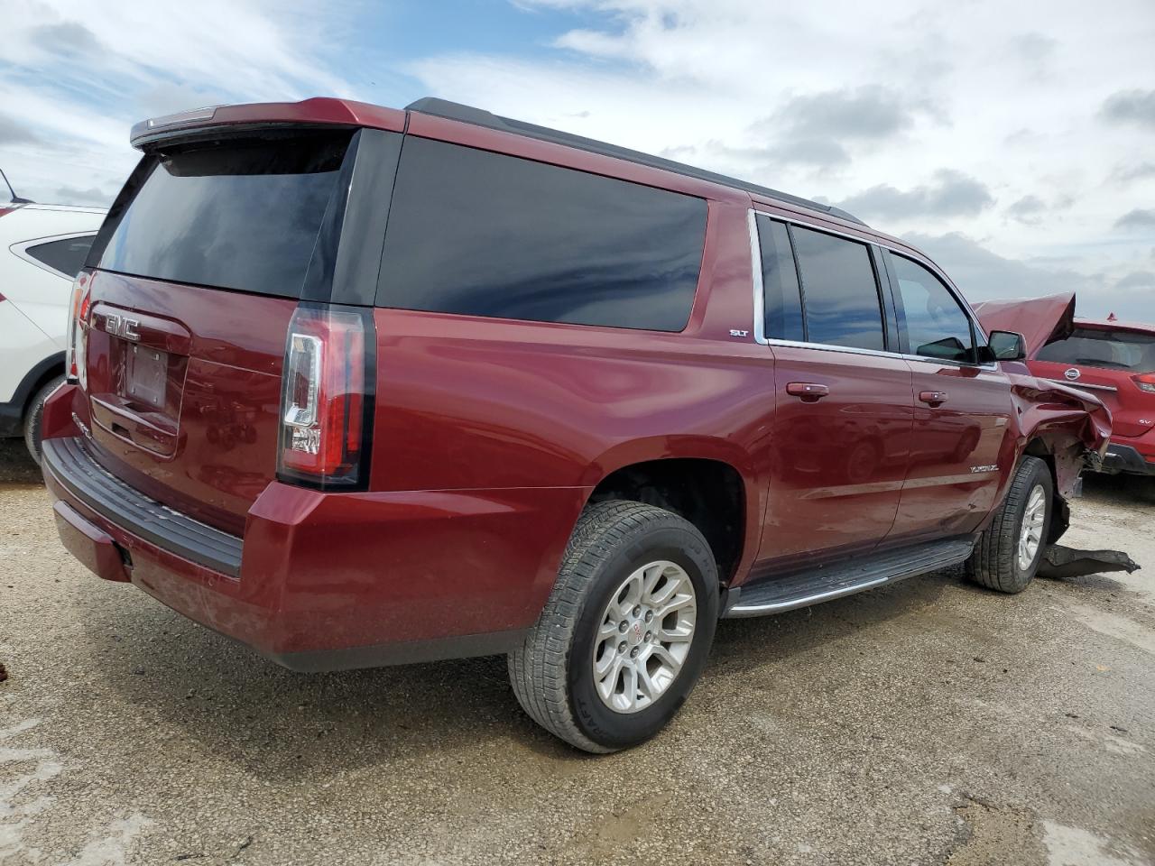 1GKS1GKC6KR245328 2019 GMC Yukon Xl C1500 Slt