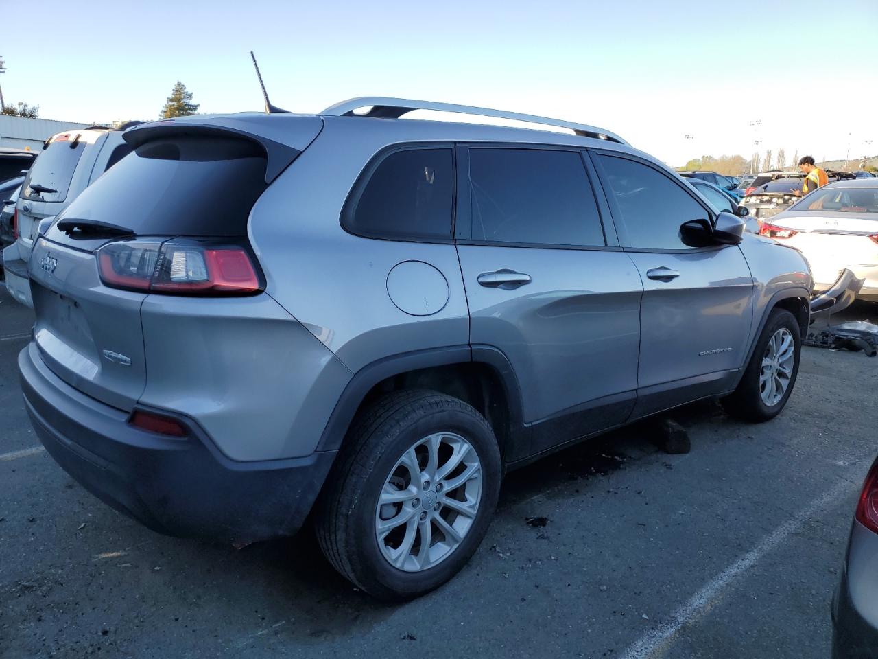 2020 Jeep Cherokee Latitude vin: 1C4PJLCB1LD605927