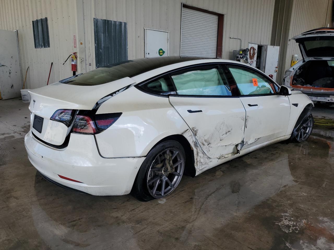 5YJ3E1EA1MF083516 TESLA MODEL 3 2021