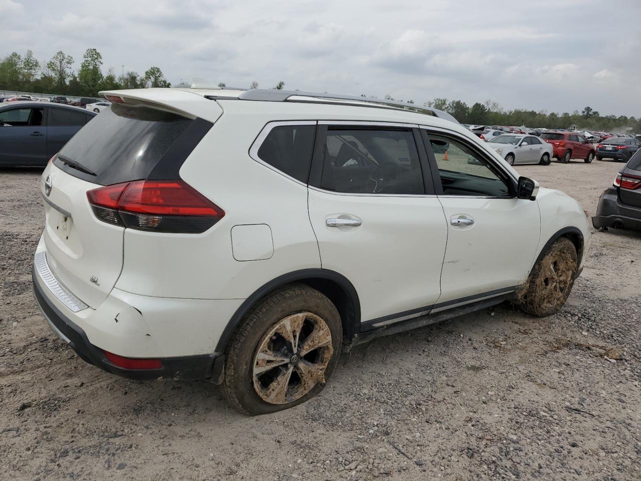 5N1AT2MT5HC775718 NISSAN ROGUE 2017