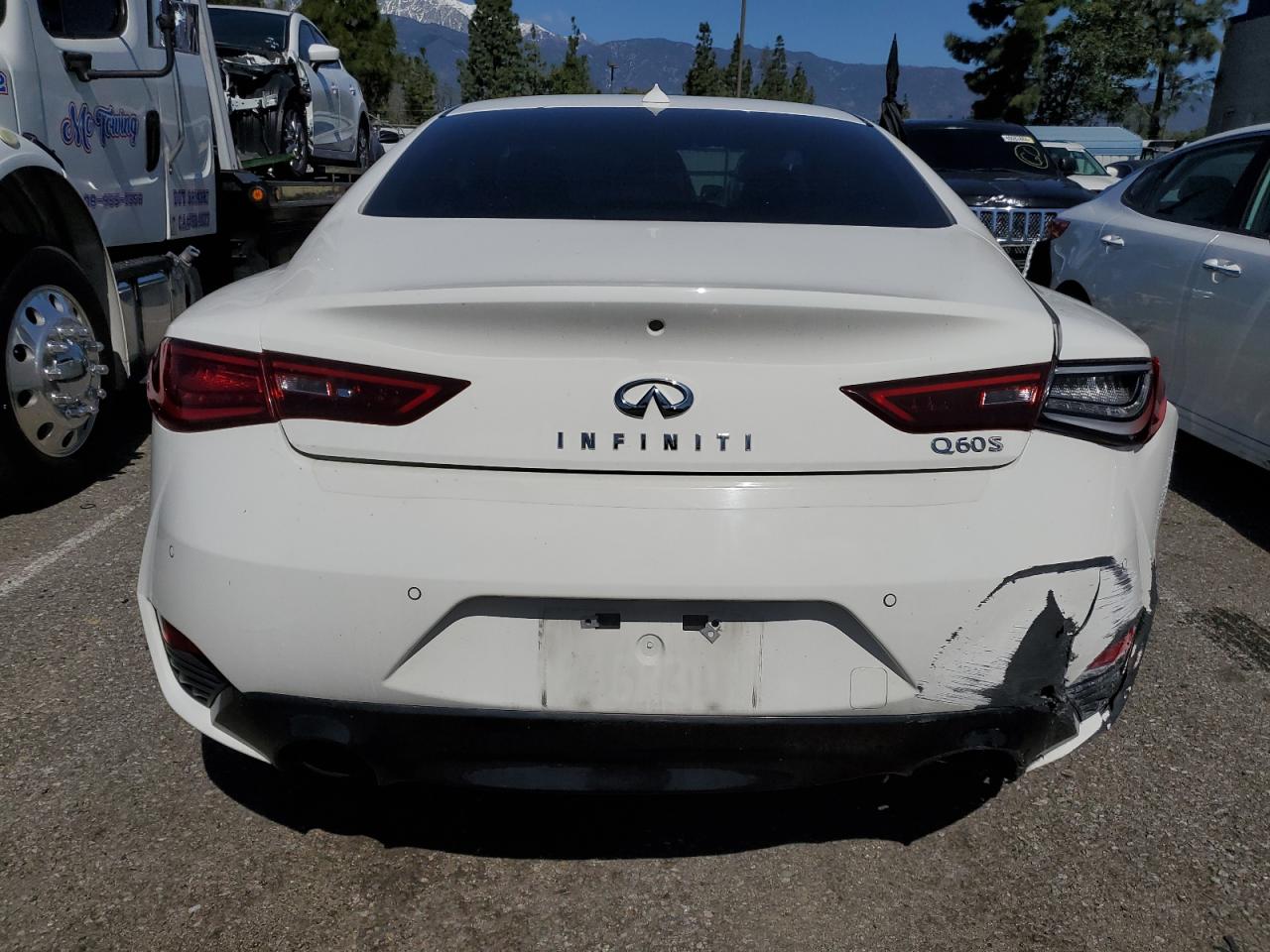 JN1EV7EKXHM362774 2017 Infiniti Q60 Premium