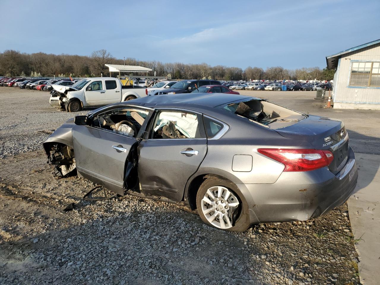 2017 Nissan Altima 2.5 vin: 1N4AL3AP8HC136076