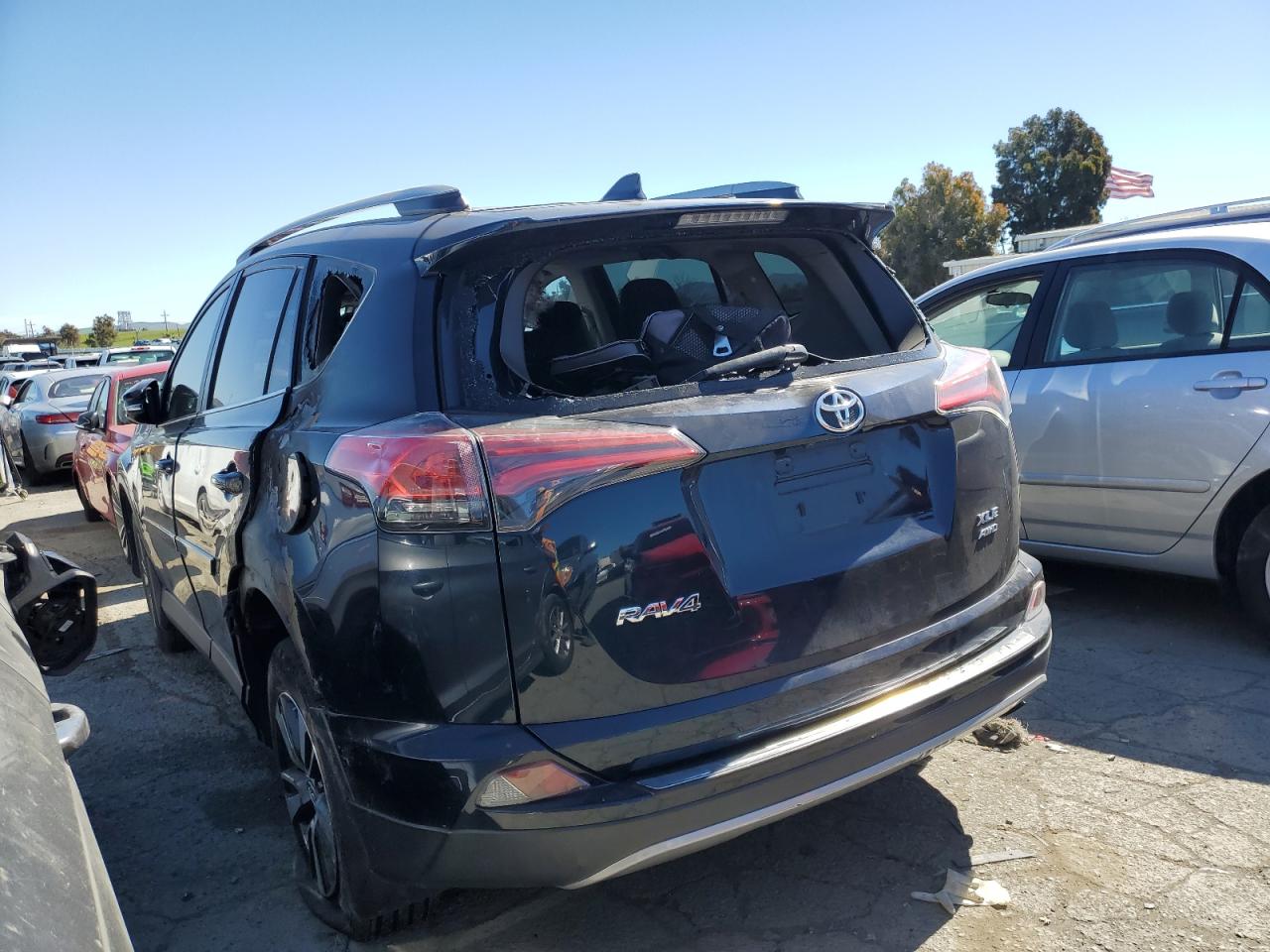 2T3RFREV7HW610354 2017 Toyota Rav4 Xle