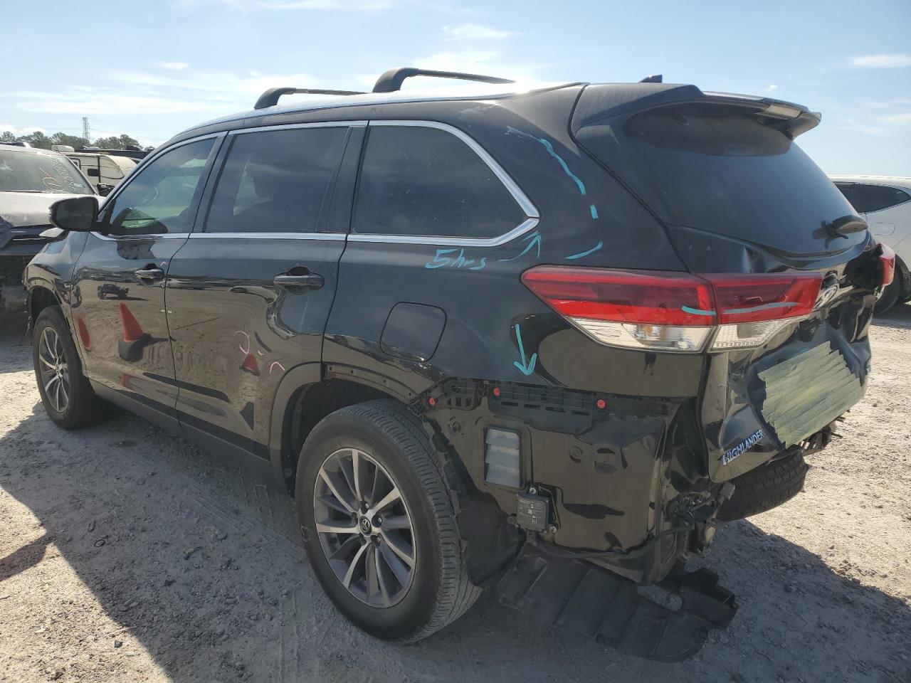 5TDKZRFH2KS316824 2019 Toyota Highlander Se