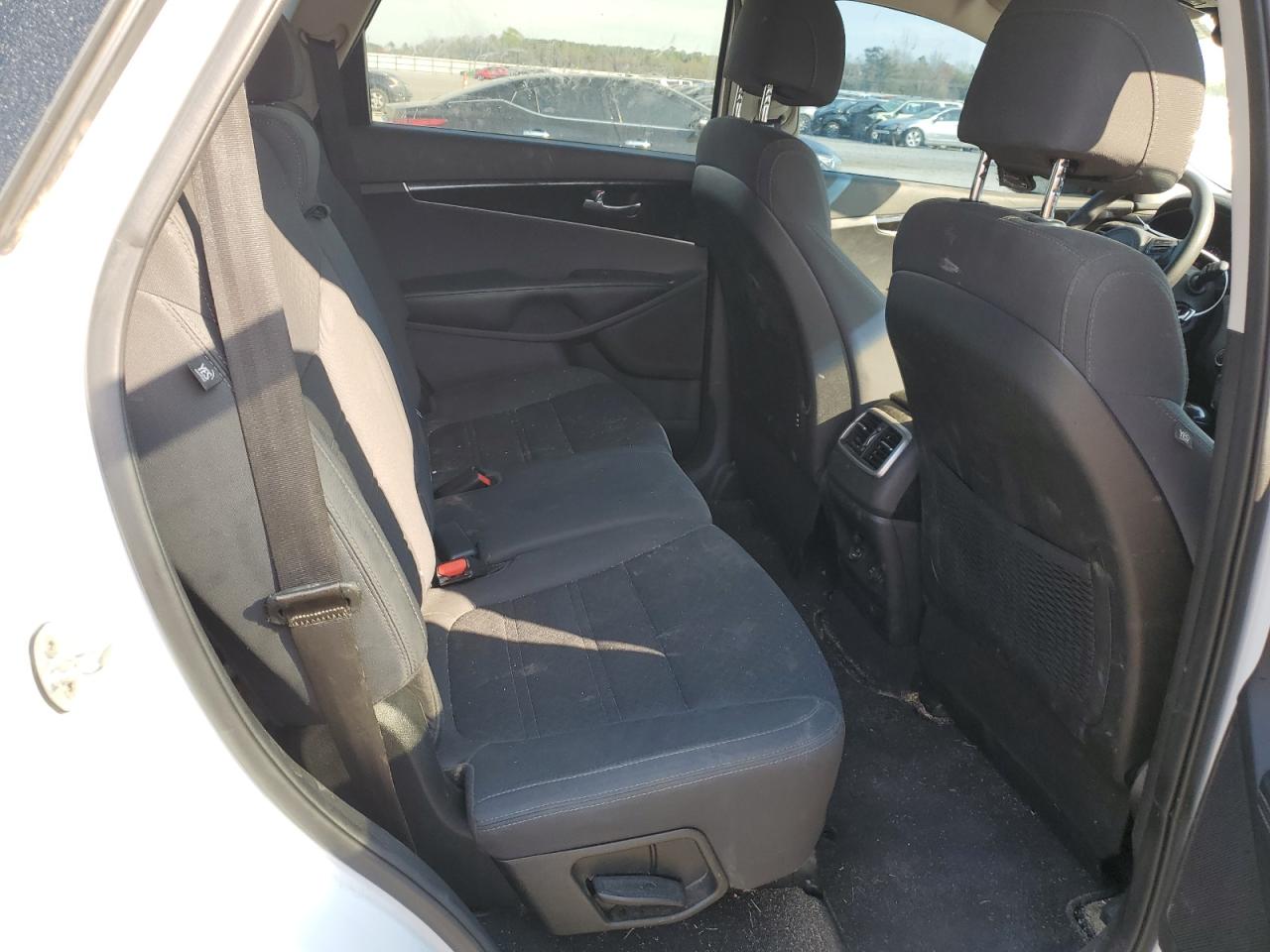 5XYPGDA52HG288394 2017 Kia Sorento Lx