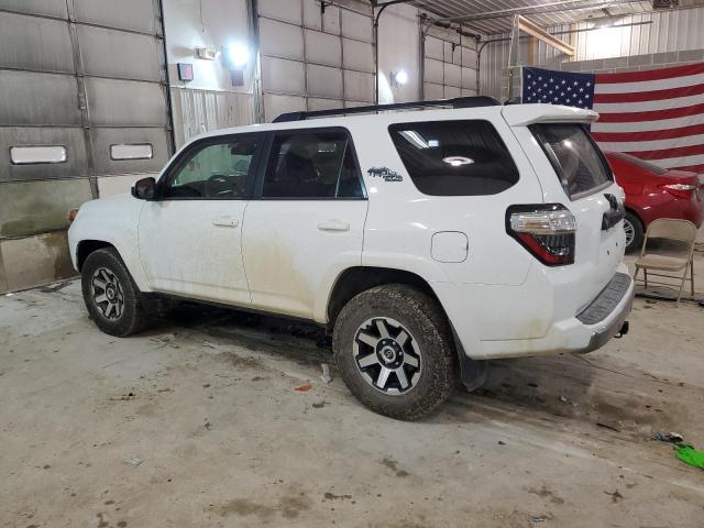 2020 TOYOTA 4RUNNER SR - JTEBU5JR2L5827816
