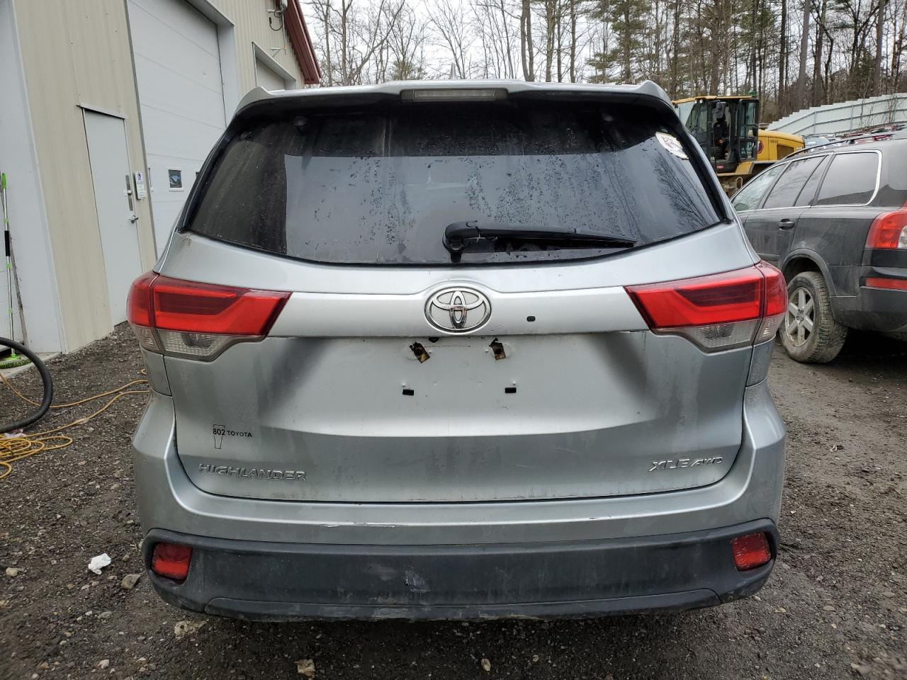 5TDJZRFH7JS496666 2018 Toyota Highlander Se