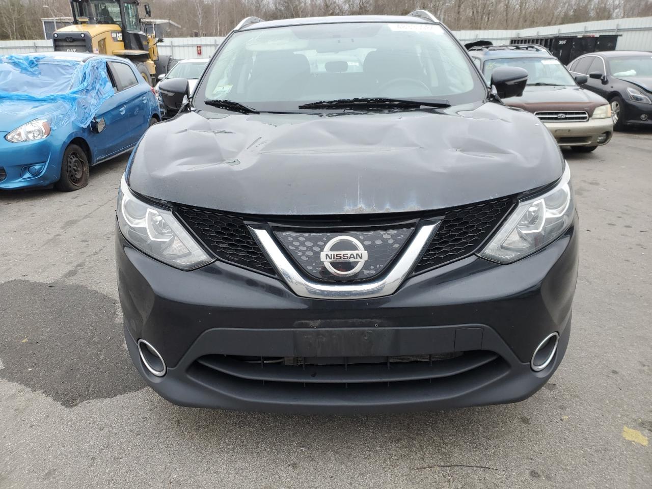 JN1BJ1CR2JW267373 NISSAN ROGUE 2018