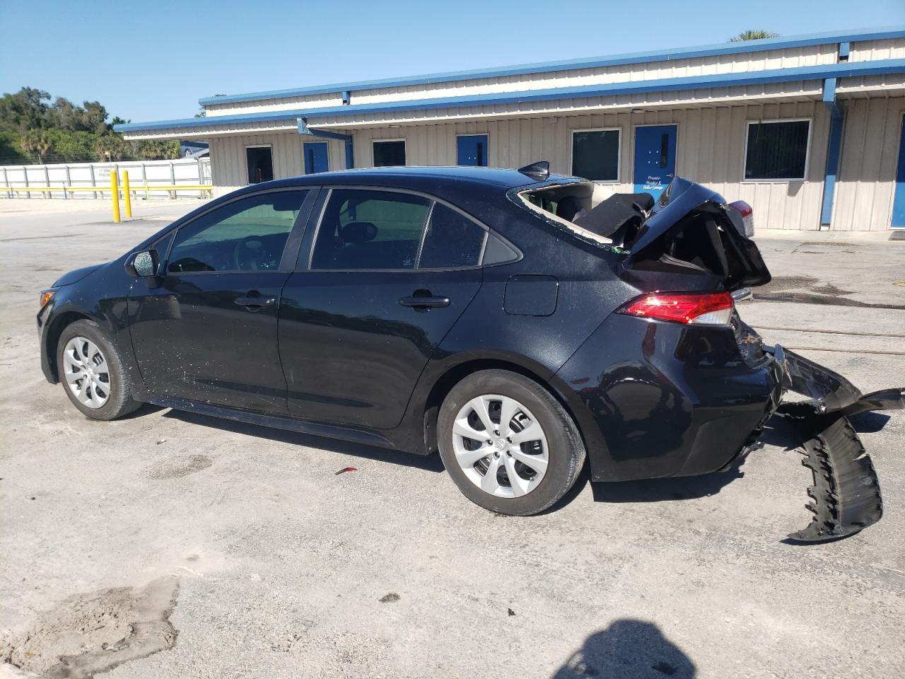 2022 Toyota Corolla Le vin: 5YFEPMAE3NP321658