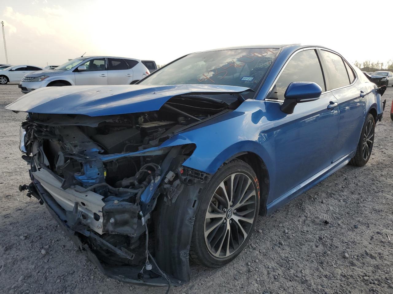 4T1B11HK1JU055564 2018 Toyota Camry L