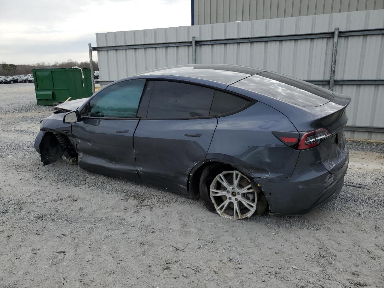 2020 Tesla Model Y vin: 5YJYGDEF8LF005939