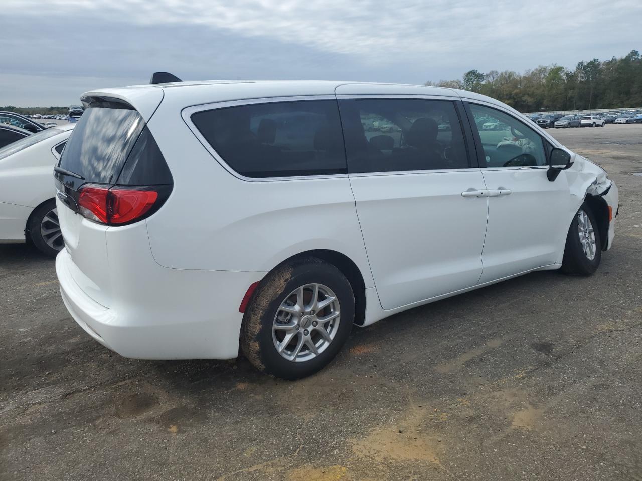 Lot #2431913186 2023 CHRYSLER VOYAGER LX