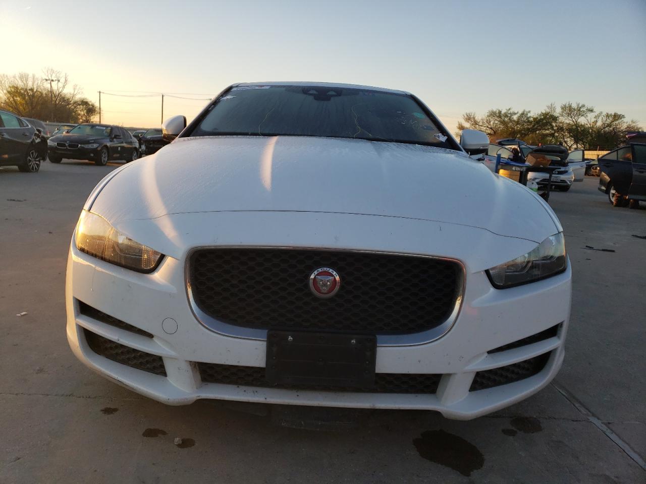 2017 Jaguar Xe vin: SAJAR4BGXHA978248