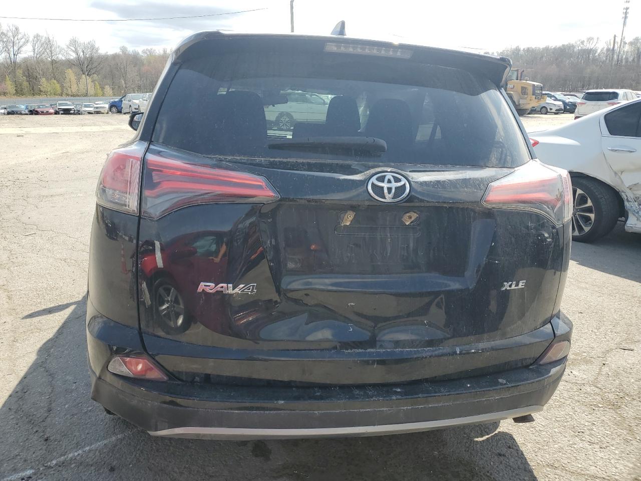 2T3WFREV3JW460588 TOYOTA RAV4 2018