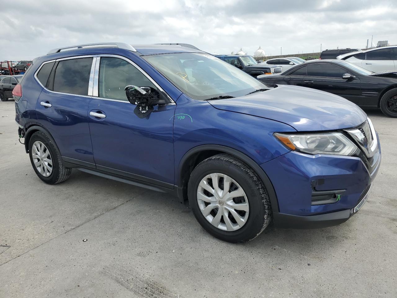 VIN: KNMAT2MT7HP583665 2017 NISSAN ROGUE