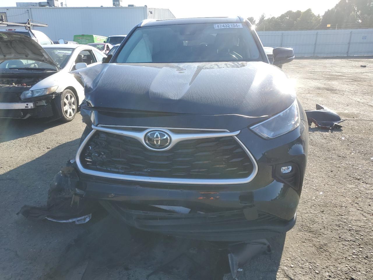 5TDHZRBH1NS167469 2022 Toyota Highlander Xle