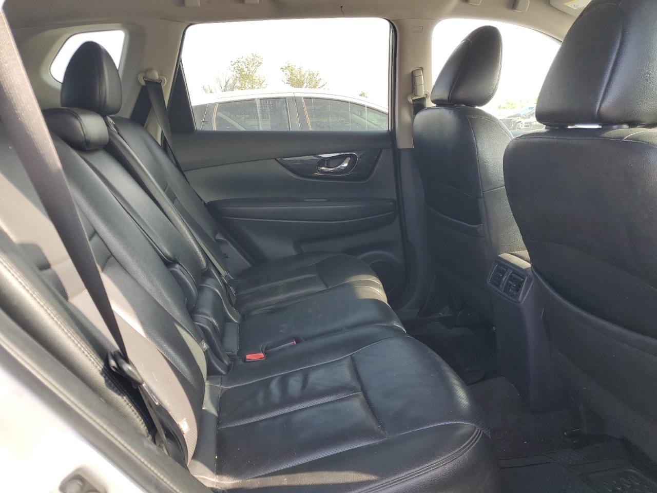 5N1AT2MT4JC738715 2018 Nissan Rogue S