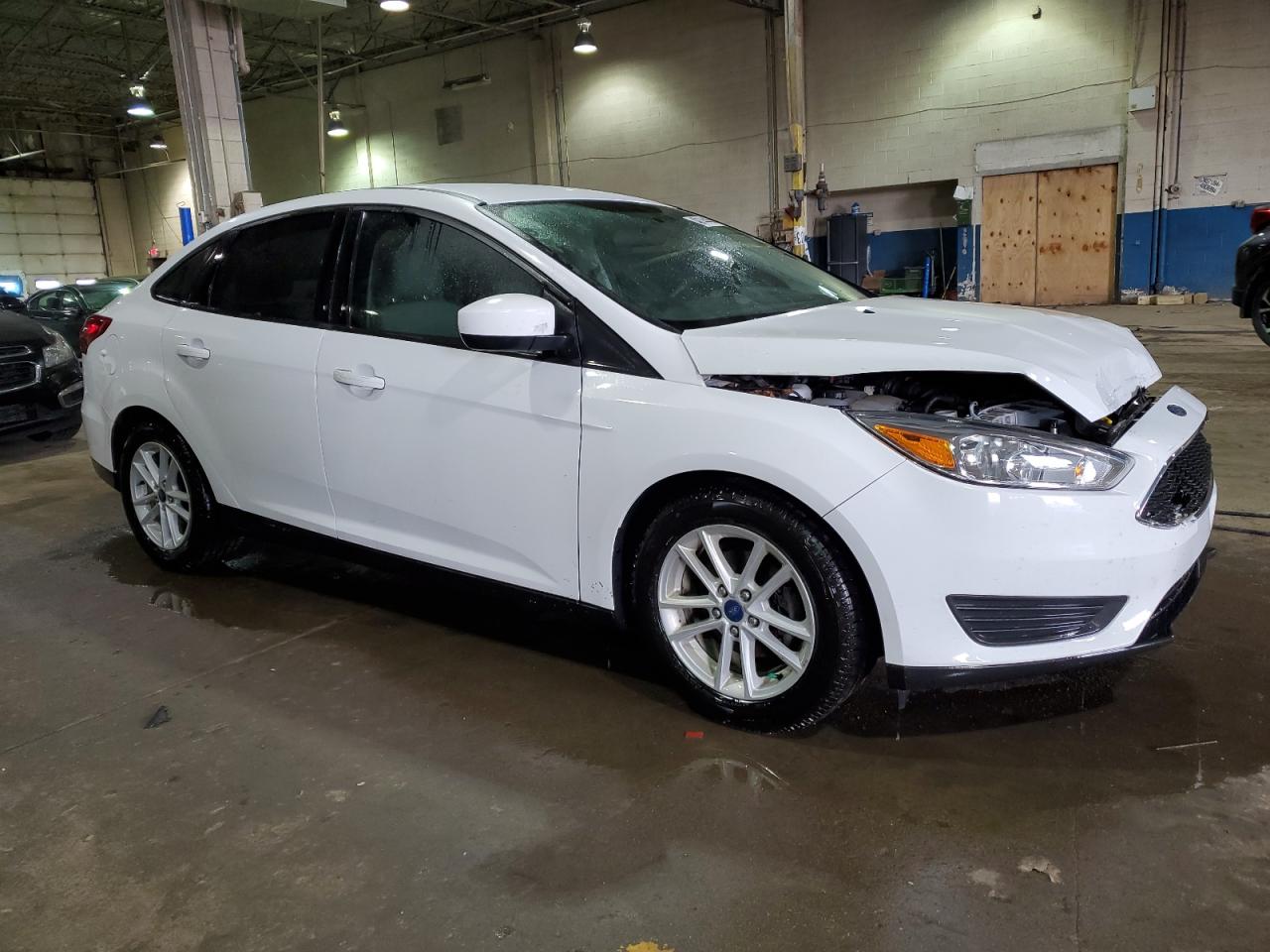 2018 Ford Focus Se vin: 1FADP3FE5JL260871