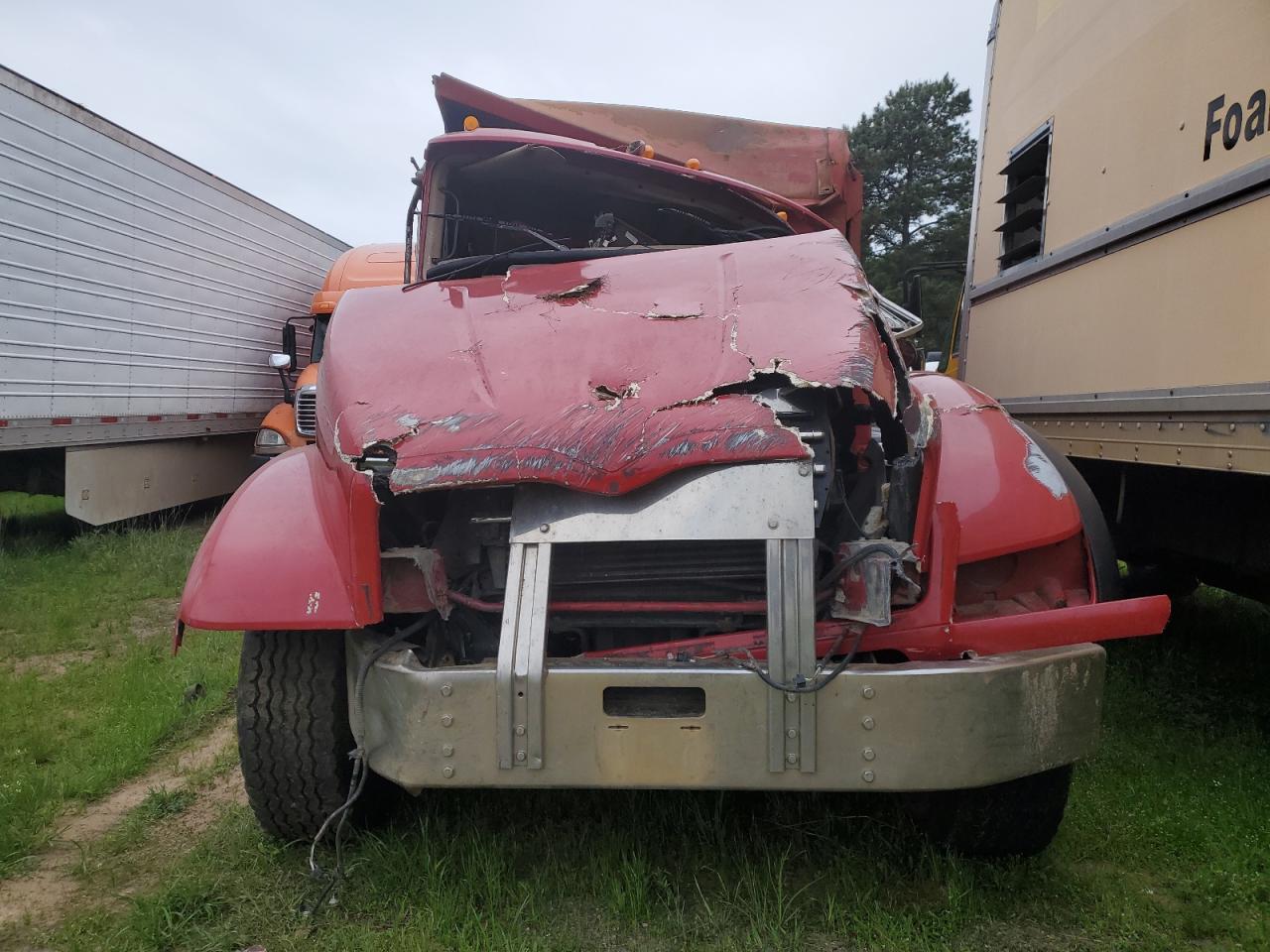 Lot #2943176406 2005 MACK 700 CV700