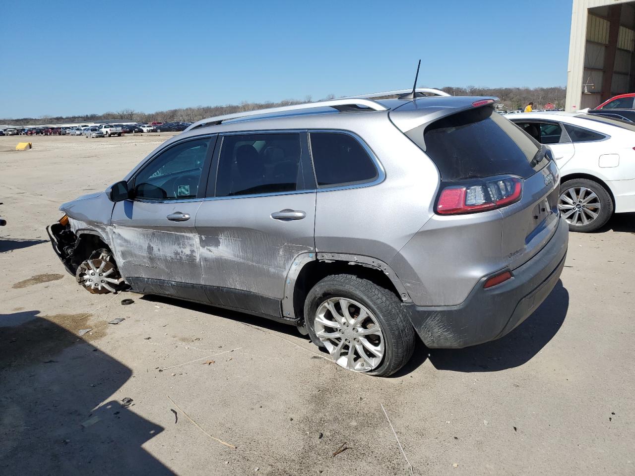 1C4PJLCB2KD344712 2019 Jeep Cherokee Latitude