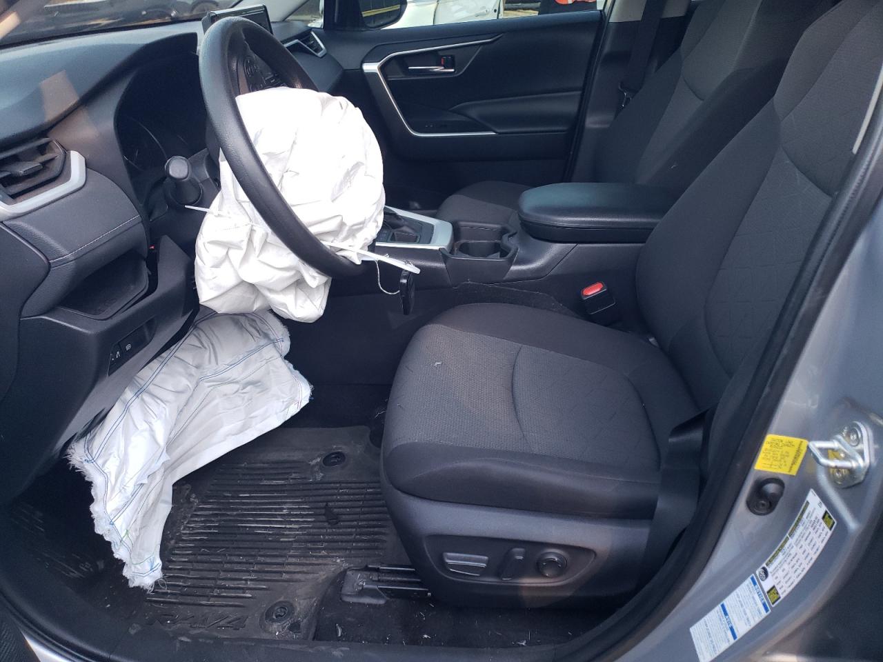 2T3P1RFV4MW225722 2021 Toyota Rav4 Xle