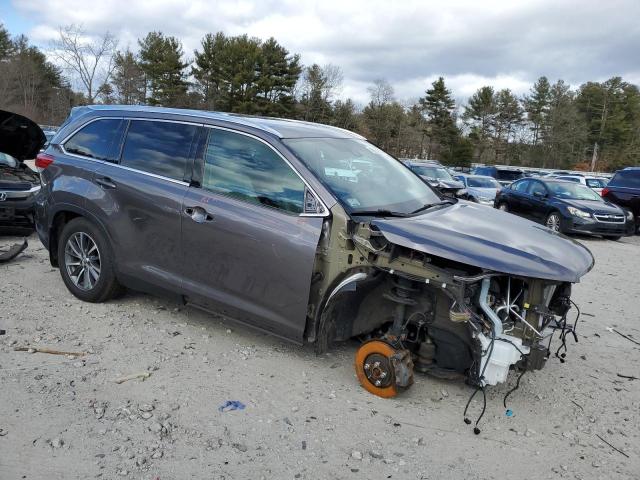 VIN 5TDJZRFH7KS625443 2019 Toyota Highlander, SE no.4