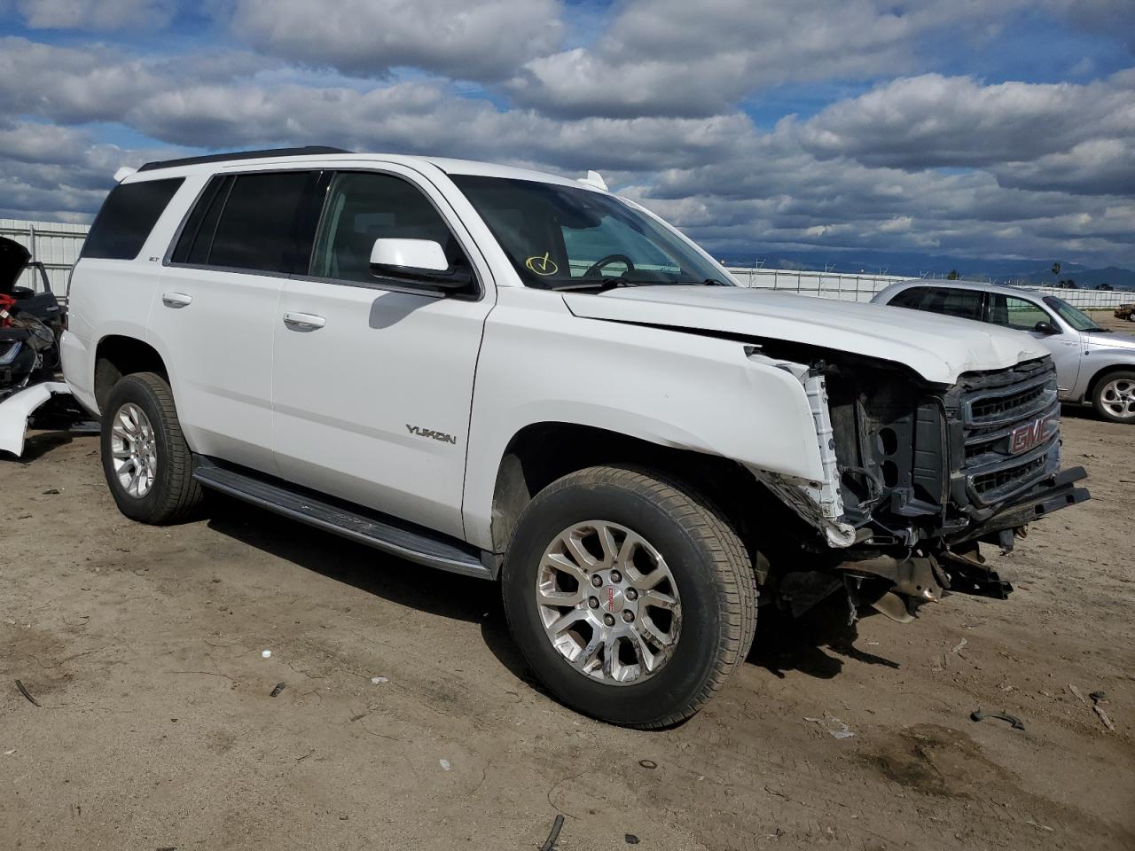 1GKS2BKCXHR195638 2017 GMC Yukon Slt