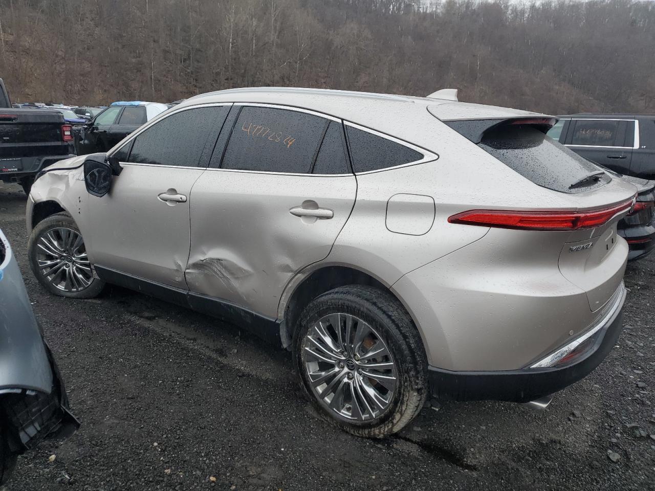 2021 Toyota Venza Le vin: JTEAAAAH2MJ029359