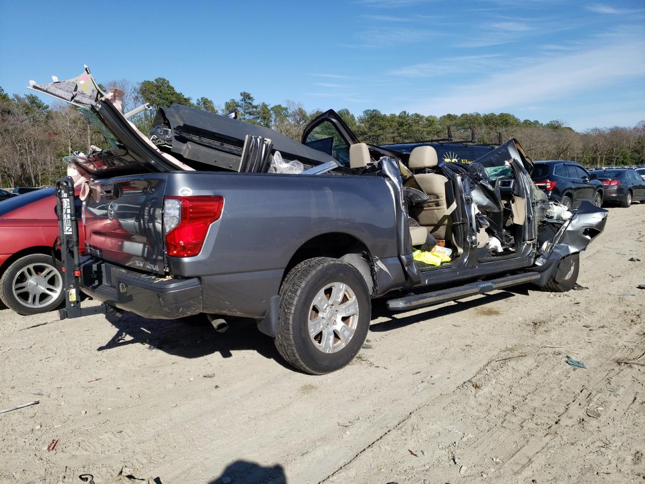 1N6AA1E55HN558272 2017 Nissan Titan Sv