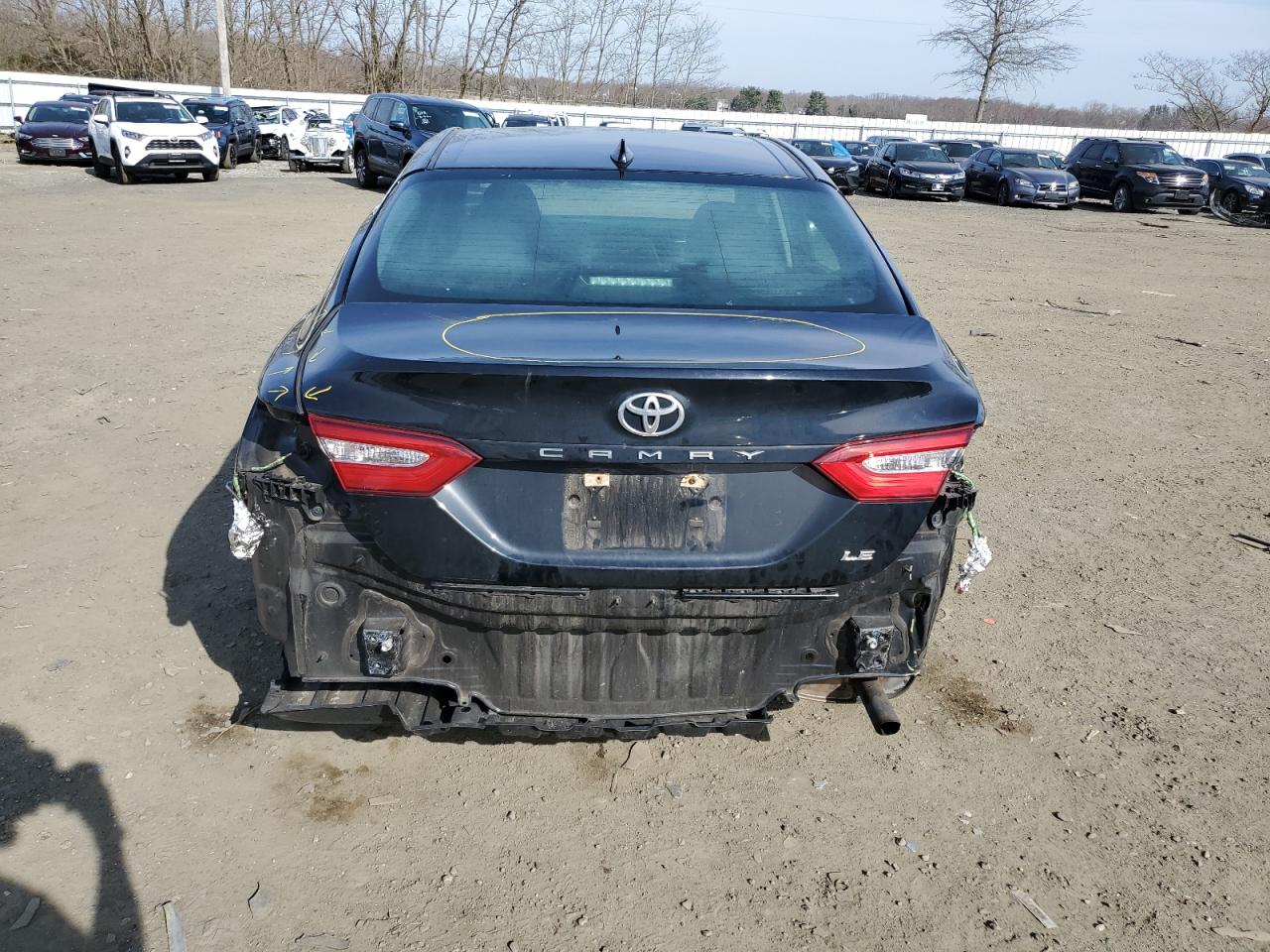 2019 Toyota Camry L vin: 4T1B11HK8KU698821