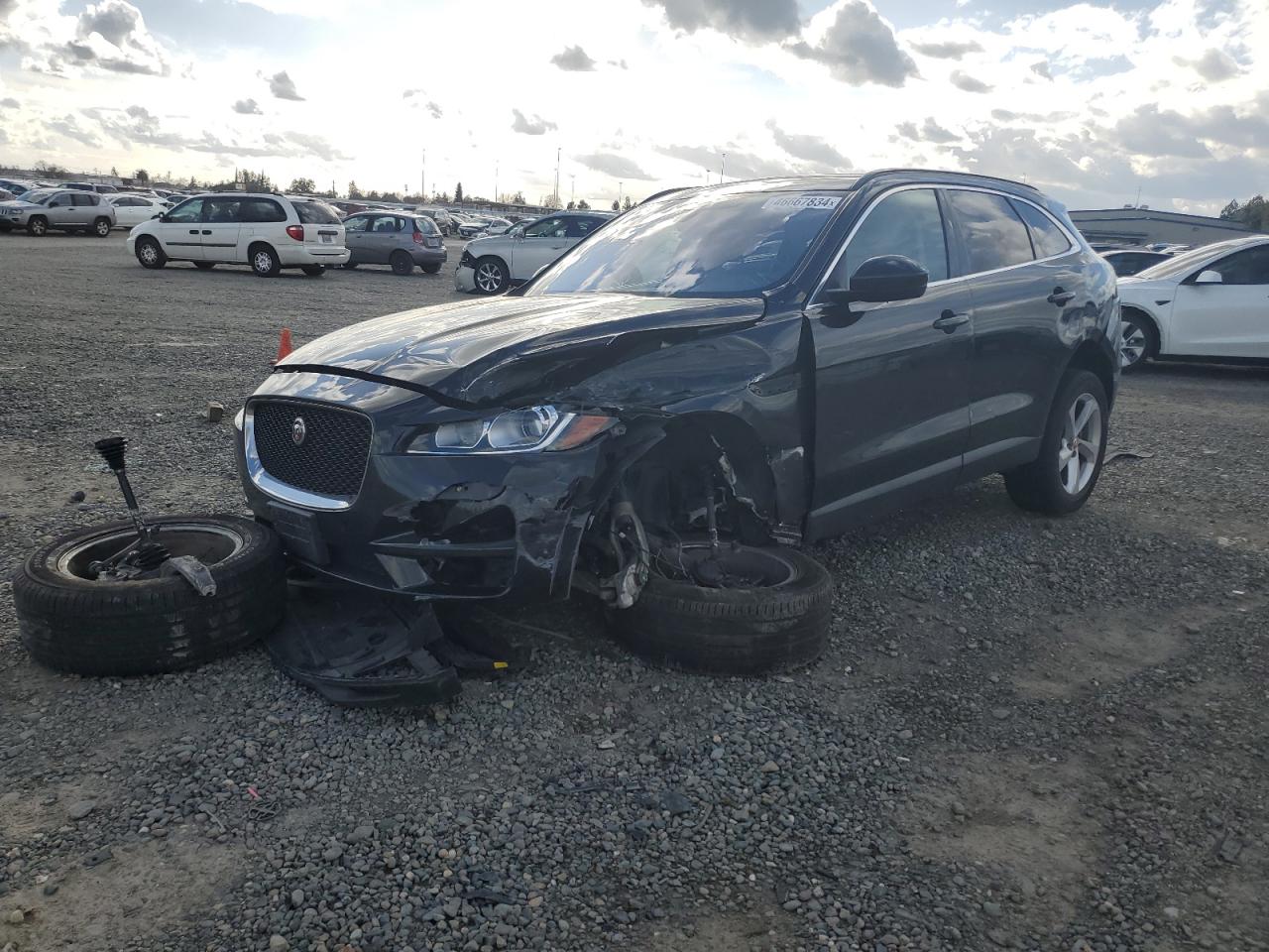 SADCJ2GX7KA368105 2019 Jaguar F-Pace Premium